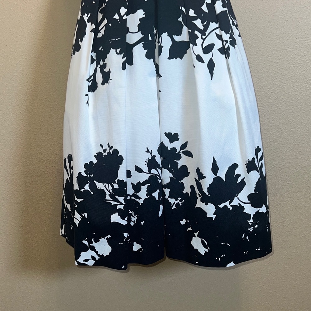 White House Black Market Floral Fit & Flare Mini Dress SZ 2 B&W Sleeveless - Picture 7 of 16